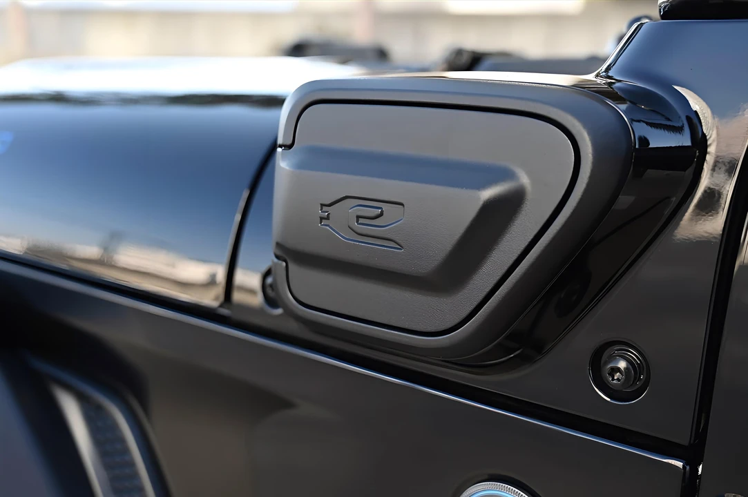 2024 Jeep JL Wrangler - Image 18 of 31