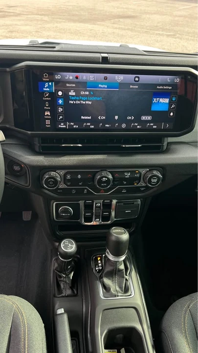 2024 Jeep JT Gladiator - Image 15 of 16
