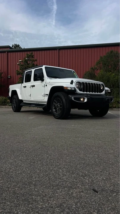 2024 Jeep JT Gladiator - Image 2 of 16
