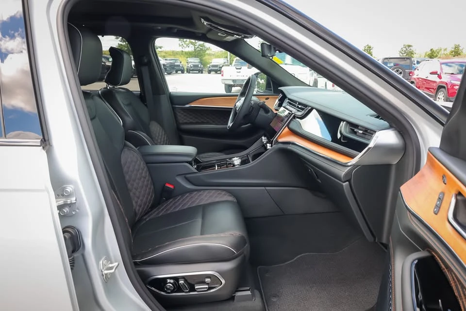 2024 Jeep WL Grand Cherokee - Image 13 of 20