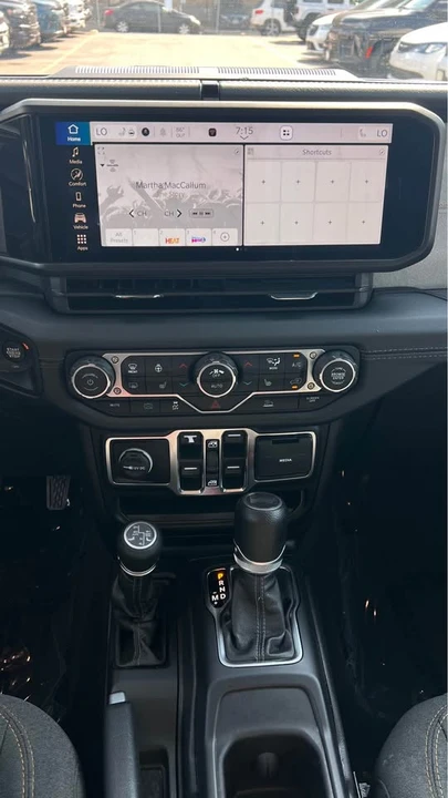 2024 Jeep JL Wrangler - Image 15 of 17