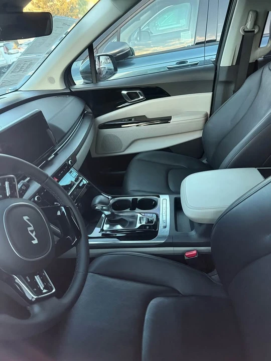 2024 Kia Carnival - Image 2 of 2