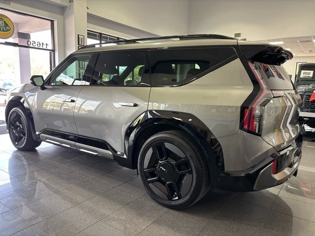 2024 Kia EV9 - Image 3 of 12