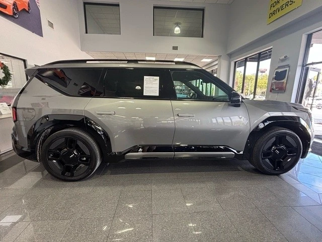 2024 Kia EV9 - Image 17 of 21