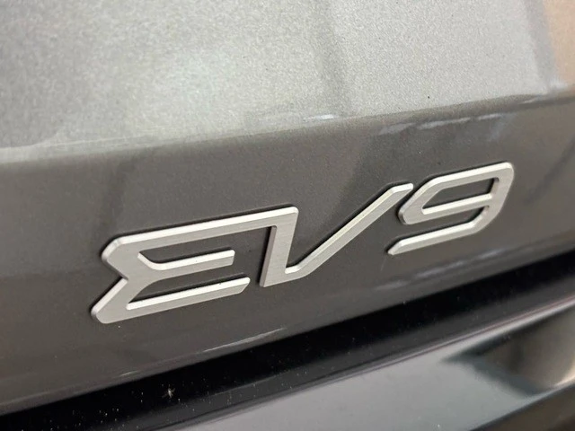 2024 Kia EV9 - Image 13 of 21