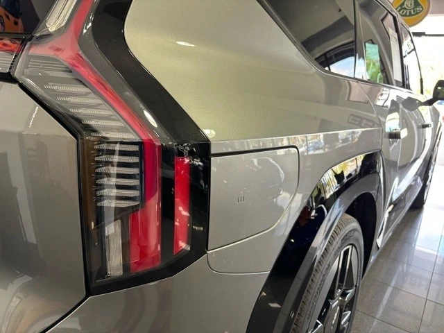 2024 Kia EV9 - Image 11 of 21