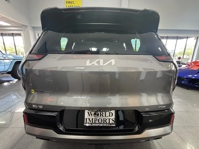 2024 Kia EV9 - Image 10 of 12