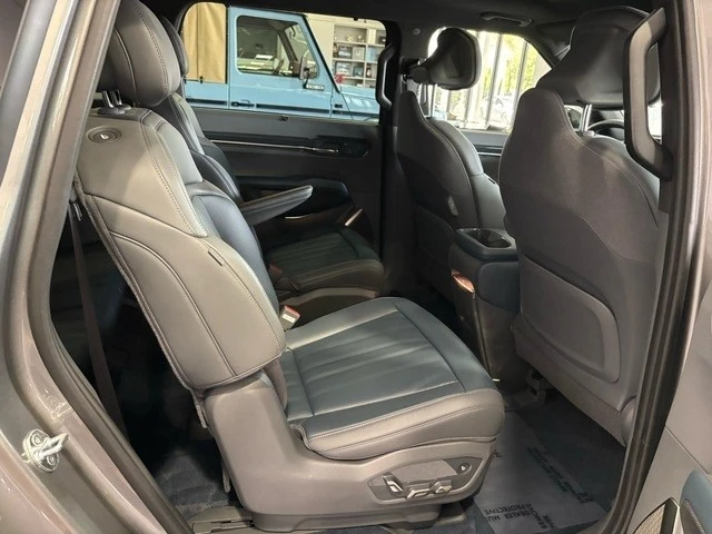 2024 Kia EV9 - Image 19 of 21