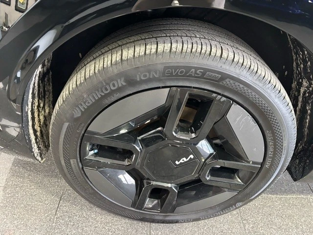 2024 Kia EV9 - Image 18 of 21