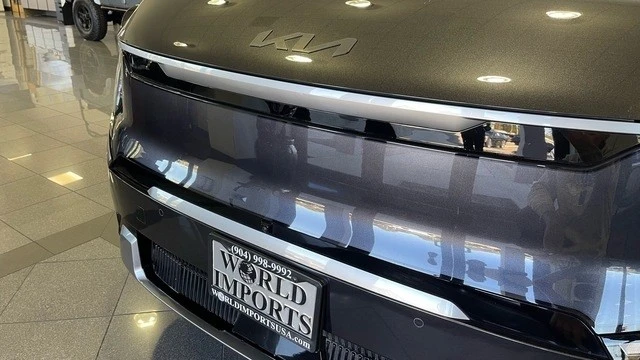 2024 Kia EV9 - Image 11 of 12