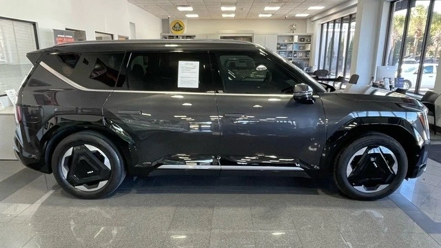 2024 Kia EV9 - Image 5 of 12