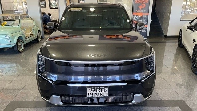 2024 Kia EV9 - Image 9 of 12