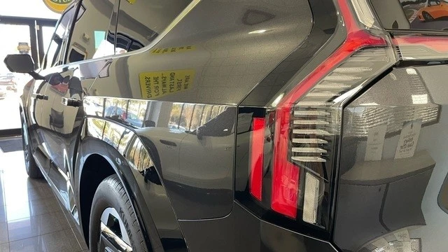 2024 Kia EV9 - Image 12 of 12