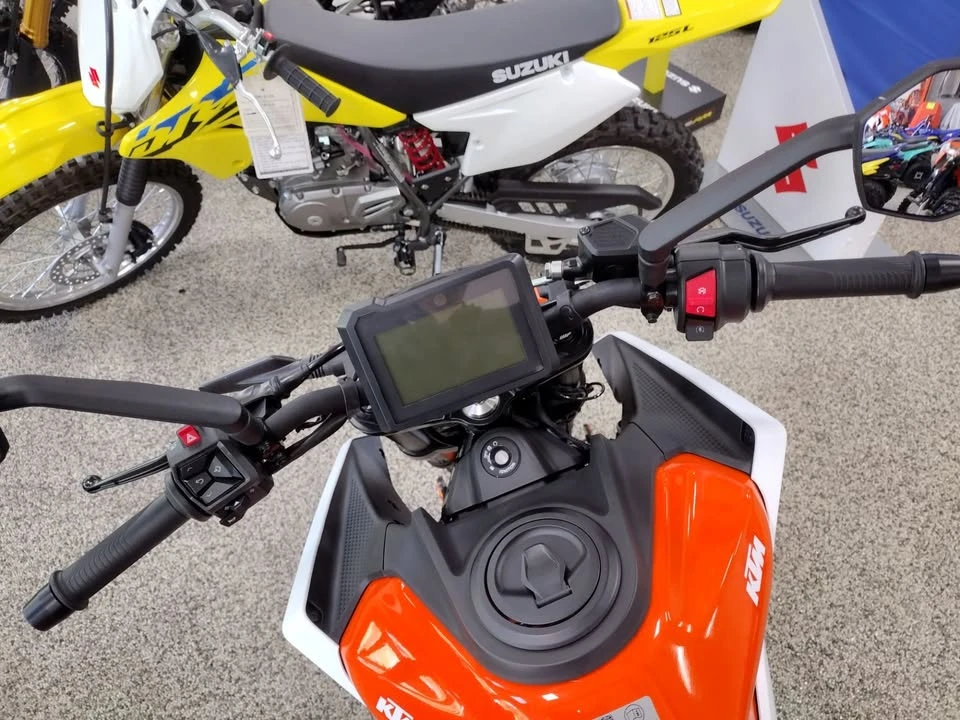 2024 KTM - Image 4 of 6