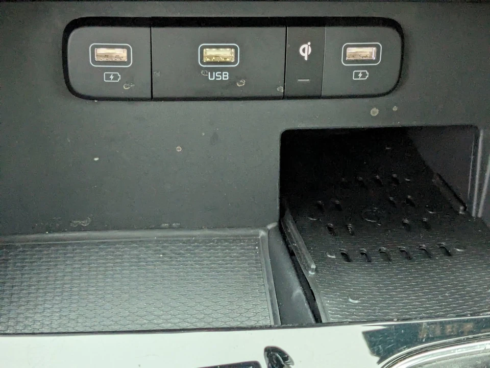 2024 Kia Carnival - Image 26 of 31