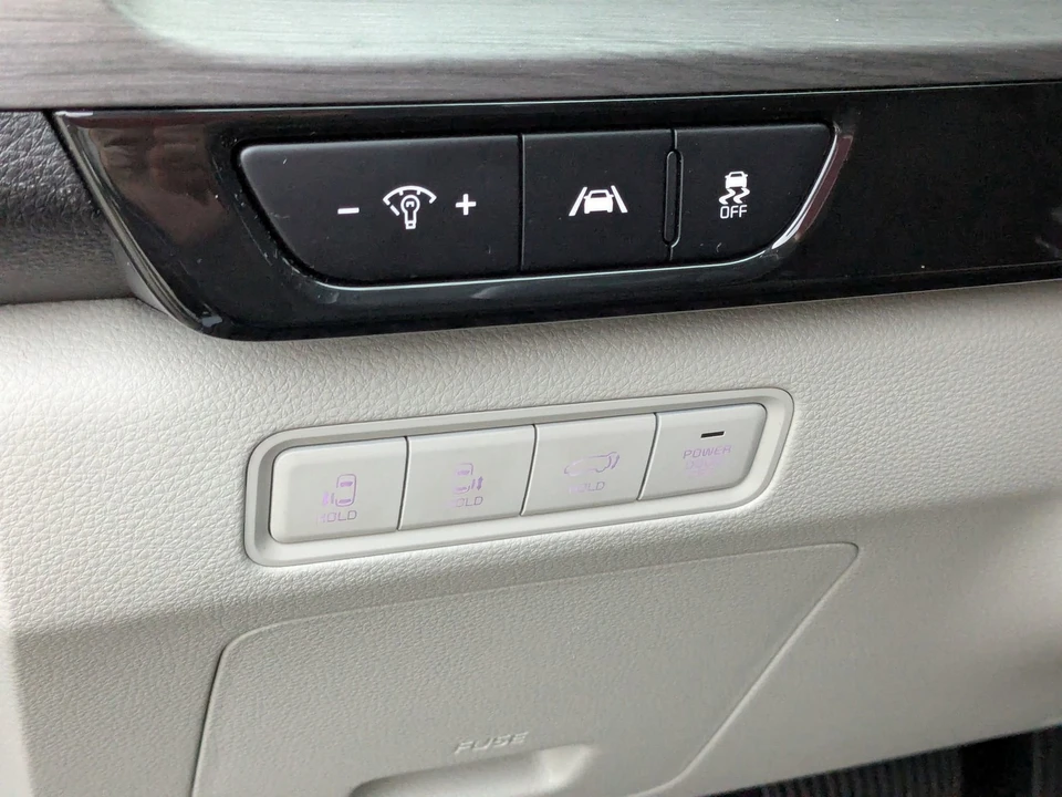 2024 Kia Carnival - Image 16 of 31