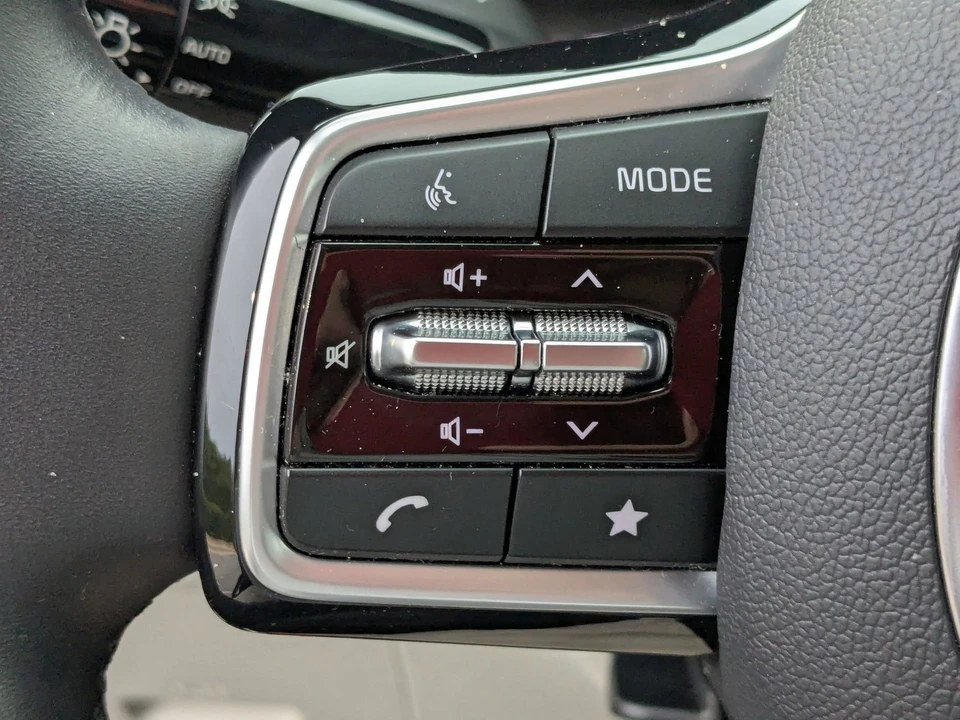 2024 Kia Carnival - Image 17 of 31