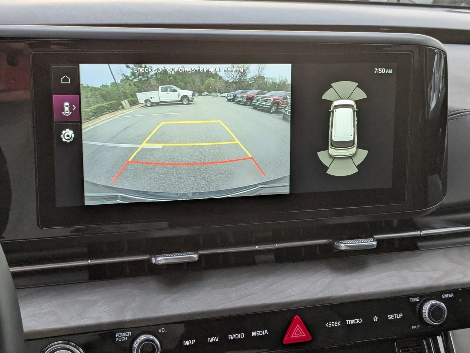 2024 Kia Carnival - Image 22 of 31