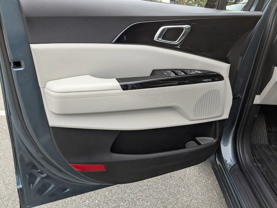 2024 Kia Carnival - Image 12 of 31