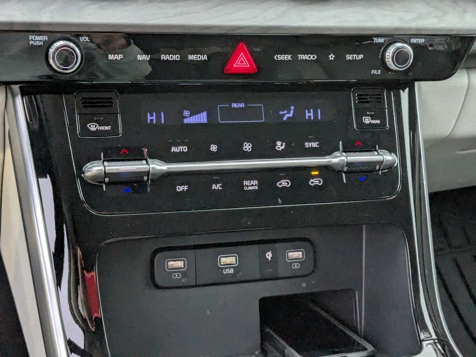 2024 Kia Carnival - Image 24 of 31