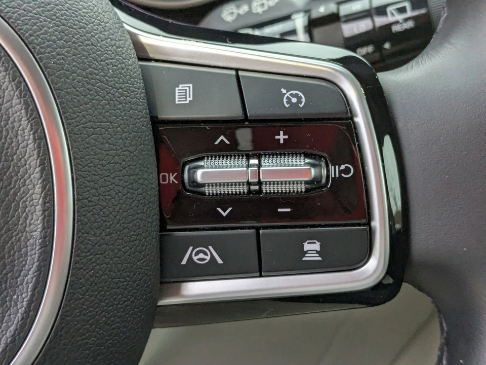 2024 Kia Carnival - Image 18 of 31