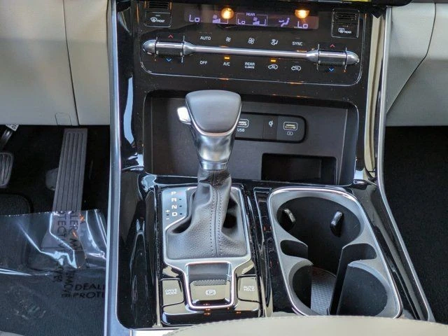 2024 Kia Carnival - Image 15 of 21