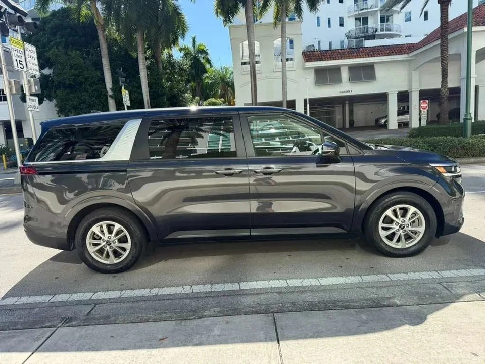 2024 Kia Carnival - Image 5 of 12