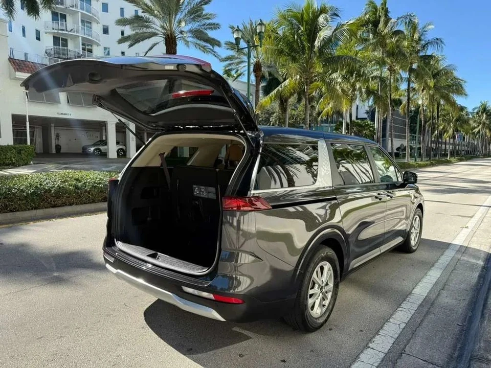2024 Kia Carnival - Image 10 of 12