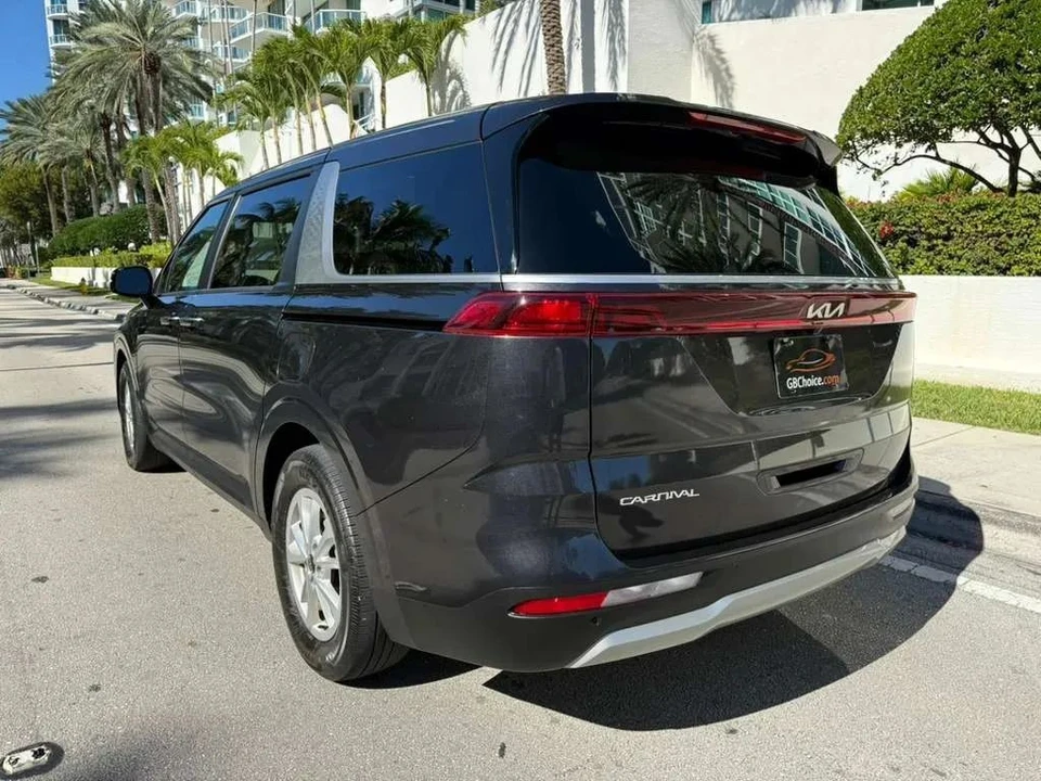 2024 Kia Carnival - Image 8 of 12