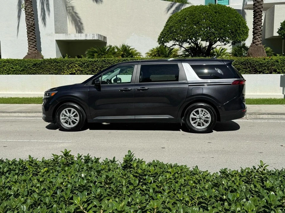 2024 Kia Carnival - Image 12 of 12