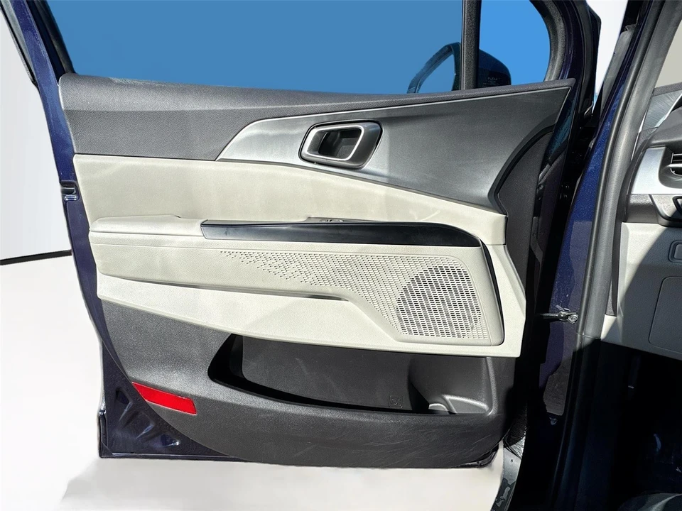 2024 Kia Carnival - Image 18 of 21