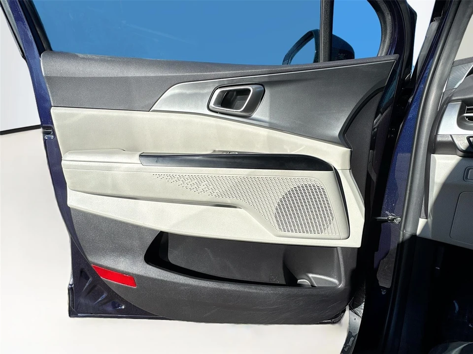 2024 Kia Carnival - Image 18 of 21