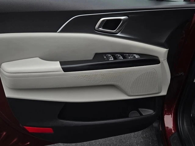 2024 Kia Carnival - Image 9 of 12