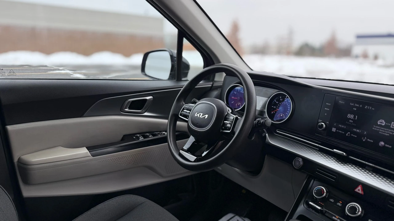 2024 Kia Carnival - Image 13 of 21
