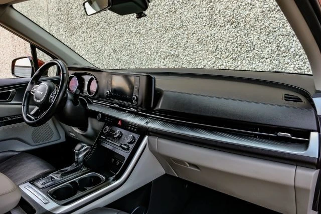 2024 Kia Carnival - Image 15 of 21