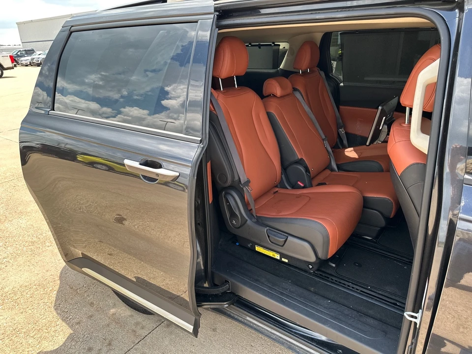 2024 Kia Carnival - Image 14 of 21