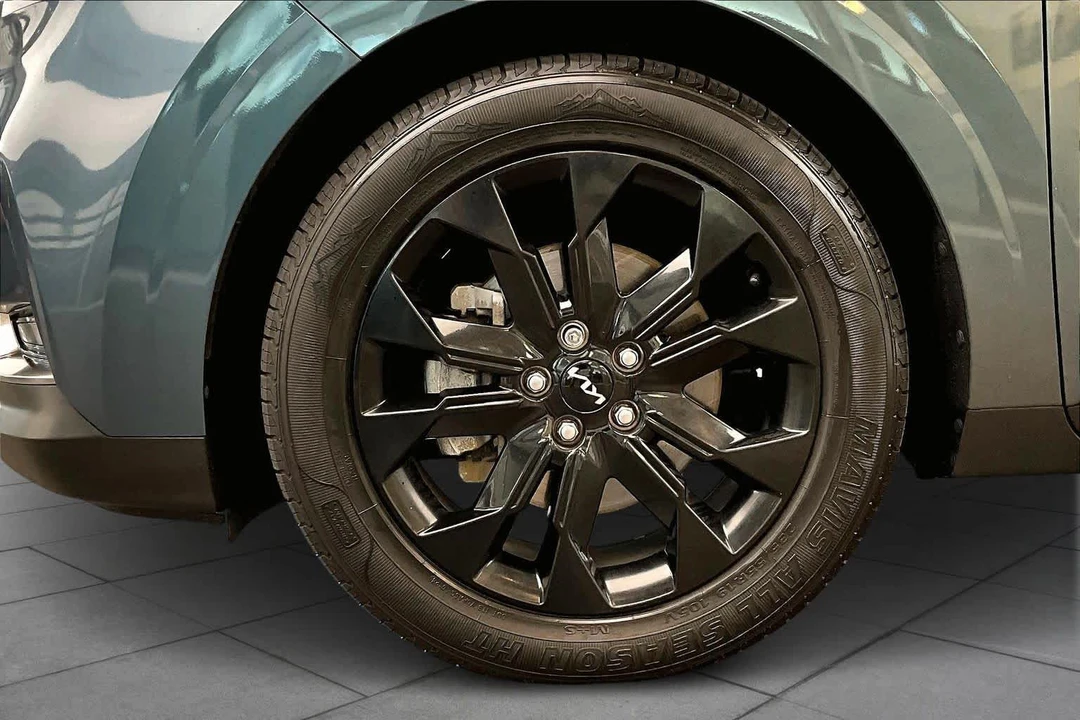 2024 Kia Carnival - Image 10 of 12
