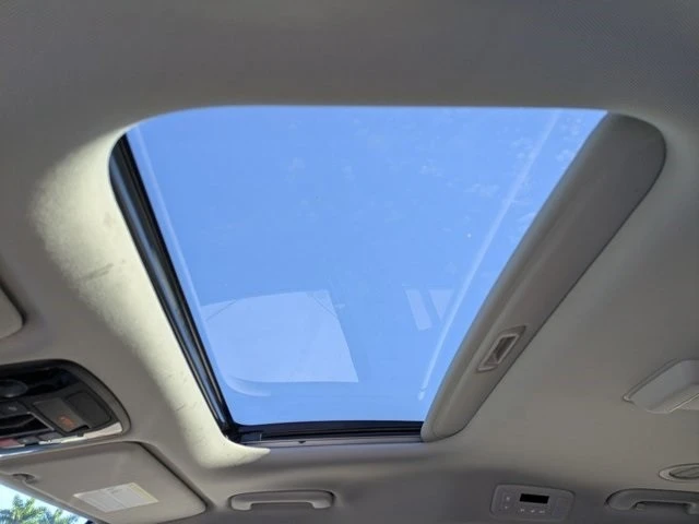 2024 Kia Carnival - Image 20 of 21