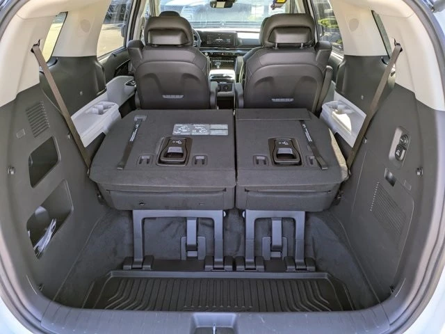 2024 Kia Carnival - Image 17 of 21
