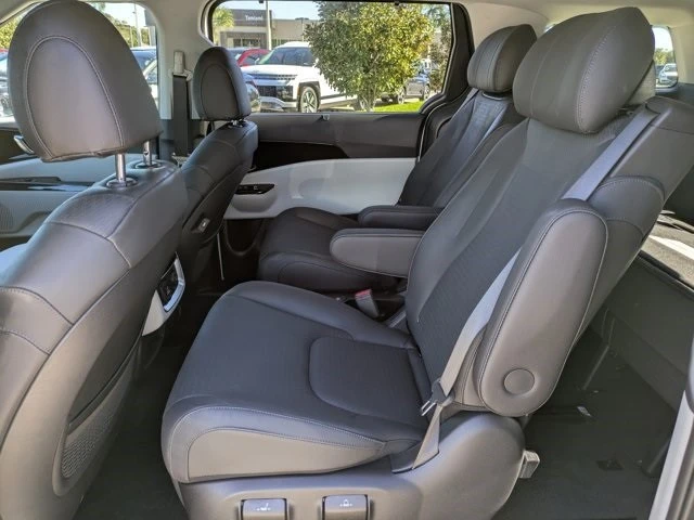 2024 Kia Carnival - Image 16 of 21