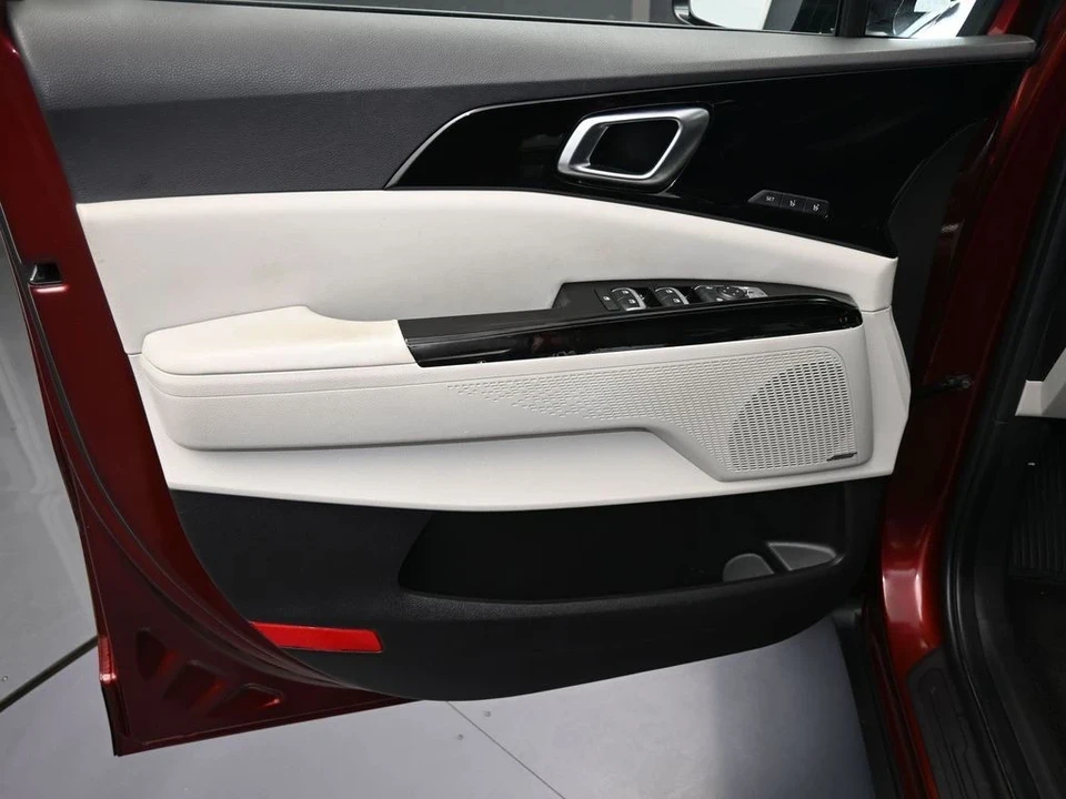 2024 Kia Carnival - Image 11 of 12