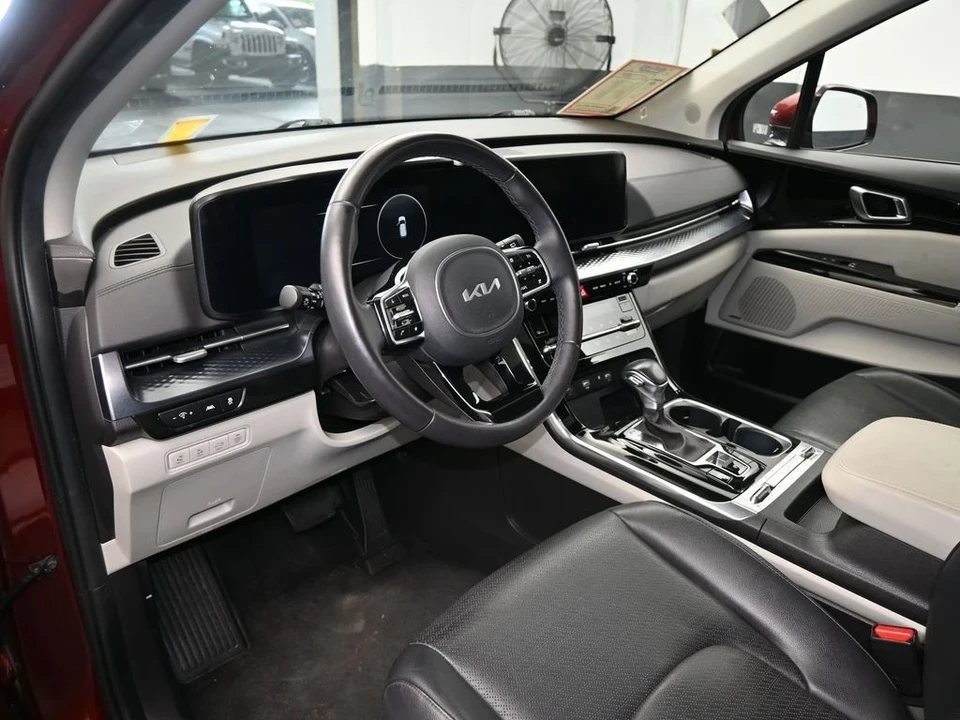 2024 Kia Carnival - Image 10 of 12