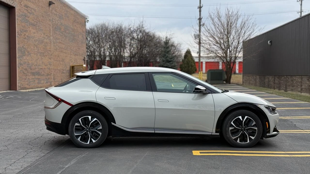 2024 Kia EV6 - Image 8 of 21