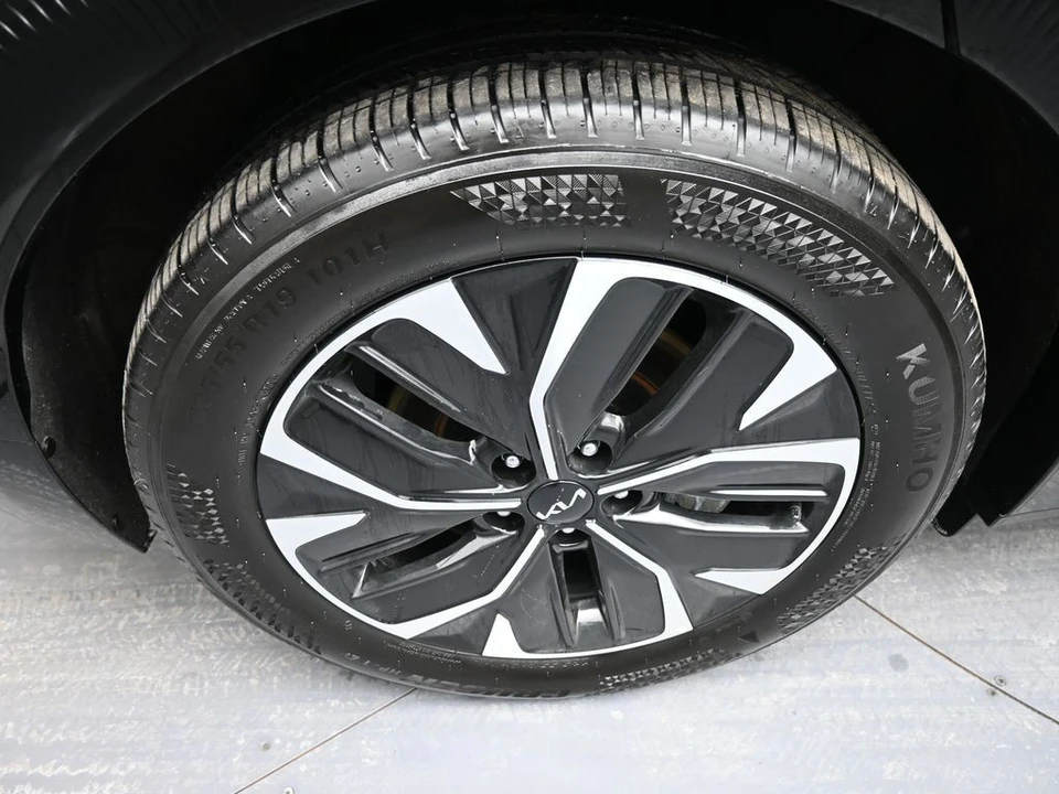 2024 Kia EV6 - Image 12 of 21