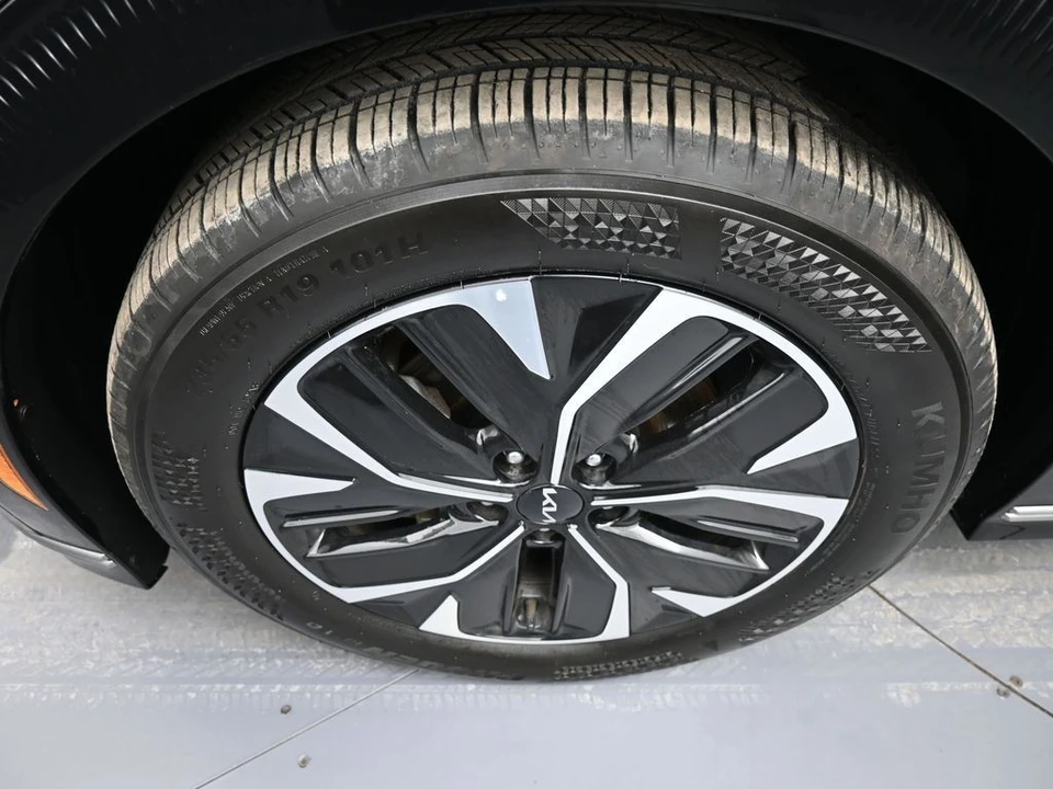 2024 Kia EV6 - Image 14 of 21