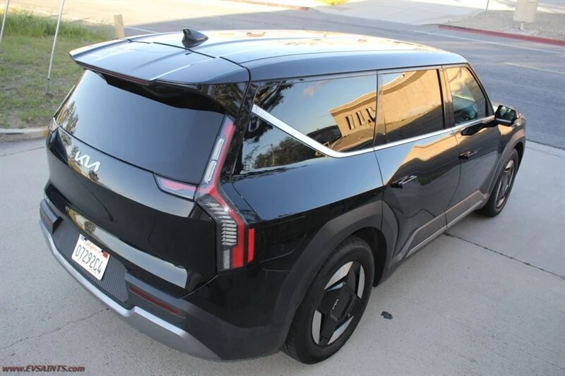 2024 Kia EV9 - Image 8 of 21