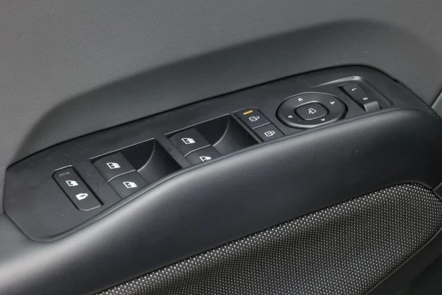 2024 Kia EV9 - Image 11 of 12