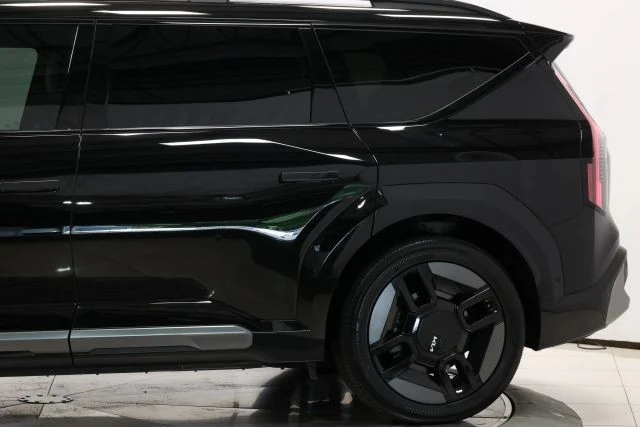 2024 Kia EV9 - Image 8 of 12