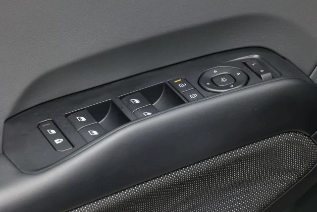 2024 Kia EV9 - Image 11 of 12