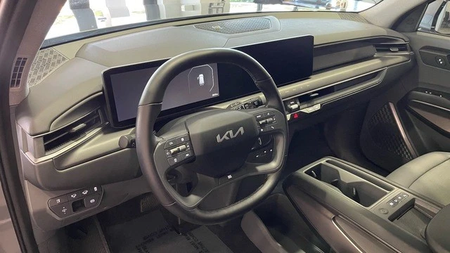 2024 Kia EV9 - Image 26 of 31